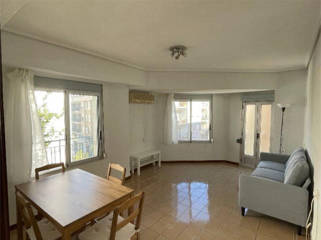 Piso en Alquiler en Carrer de Sorita, 24 en Estación - Universidad