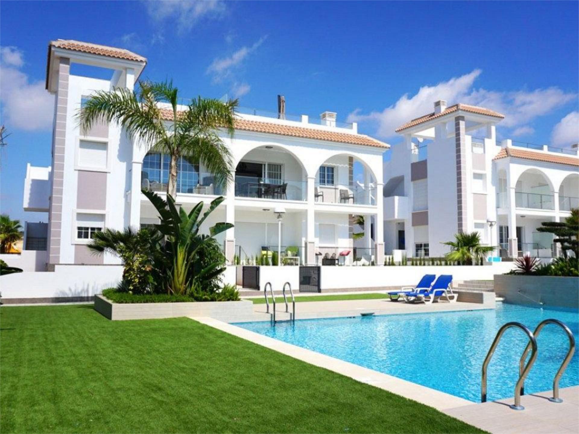 Vista exterior de Pis en venda en Rojales amb Aire condicionat, Terrassa i Piscina