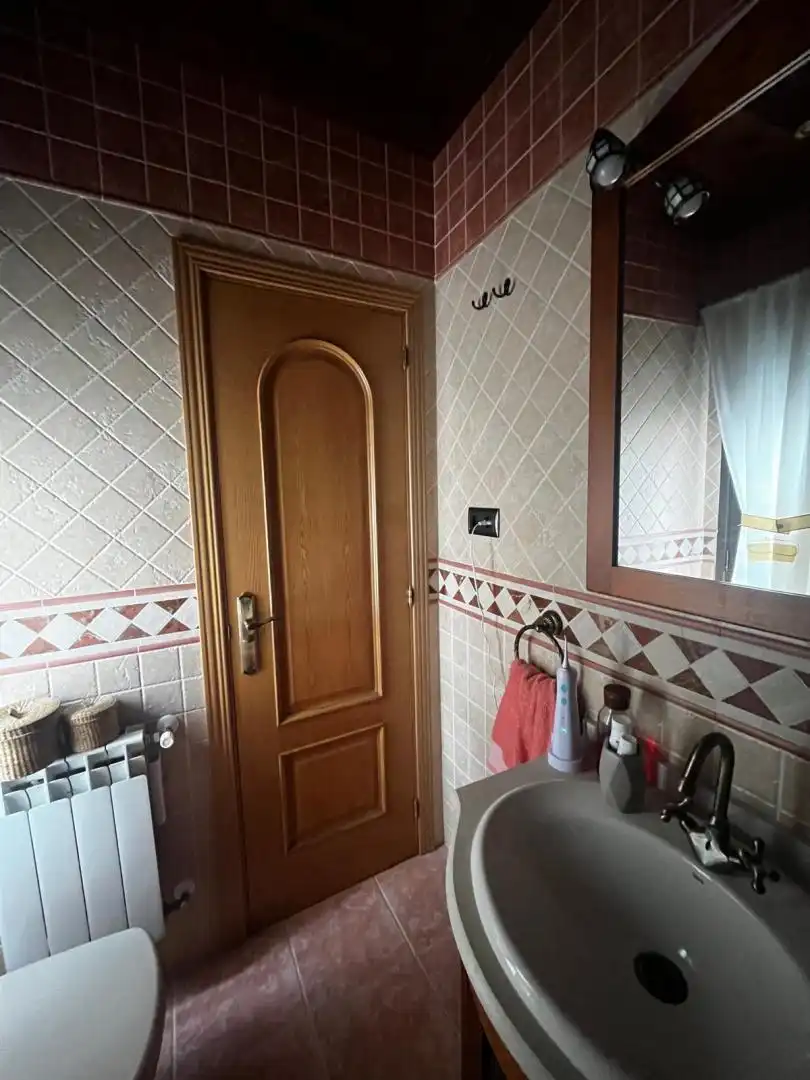 Casa adosada en venda a Plaza de la Constitución, 2, Ribatejada Bany de Casa adosada en venda en Ribatejada amb Aire condicionat, Calefacció i Jardí privat