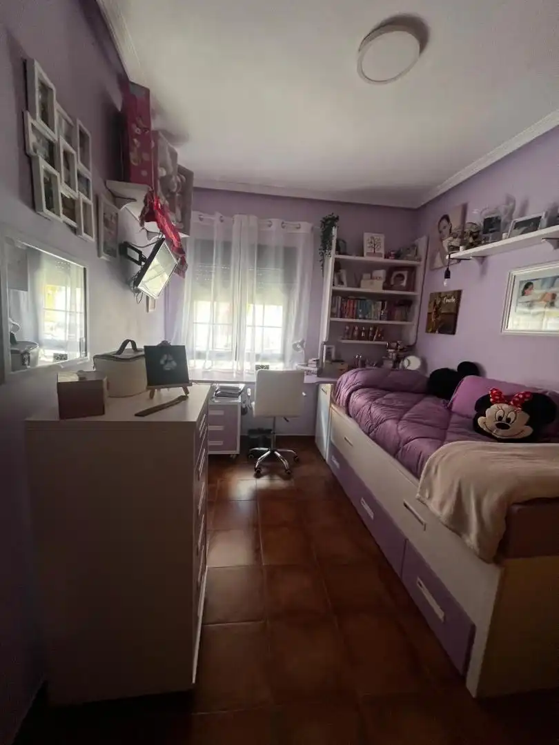 Casa adosada en venda a Plaza de la Constitución, 2, Ribatejada Dormitori de Casa adosada en venda en Ribatejada amb Aire condicionat, Calefacció i Jardí privat