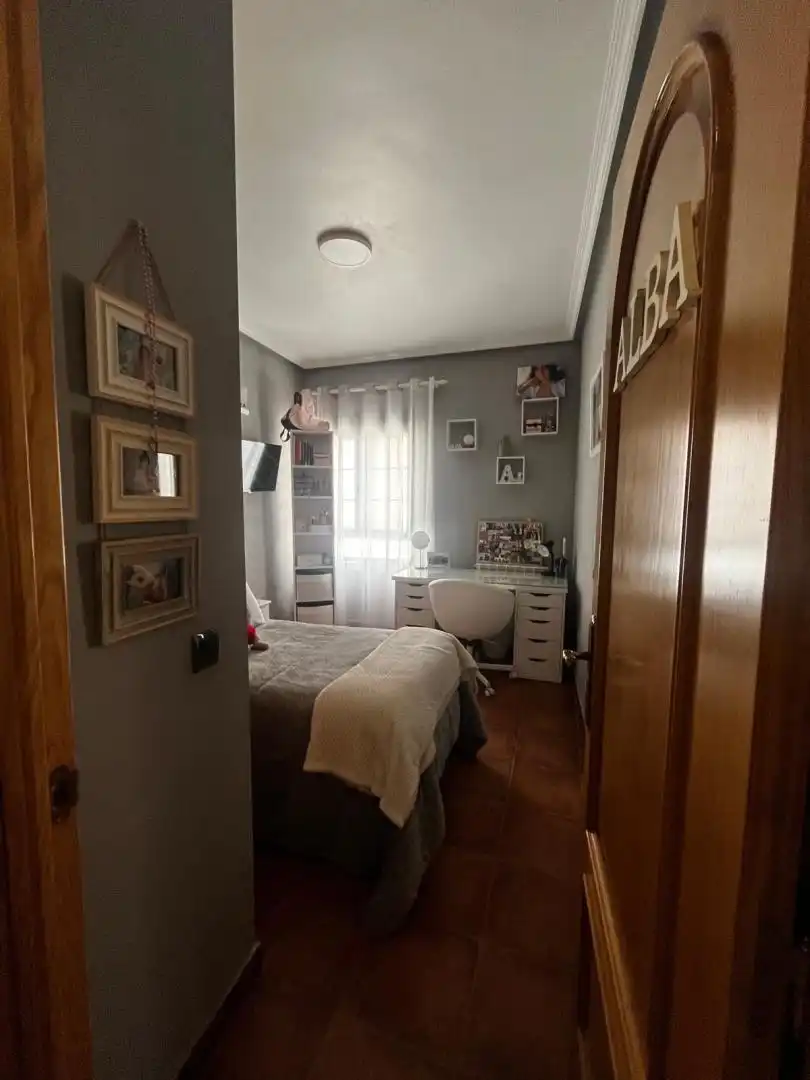 Casa adosada en venda a Plaza de la Constitución, 2, Ribatejada Dormitori de Casa adosada en venda en Ribatejada amb Aire condicionat, Calefacció i Jardí privat