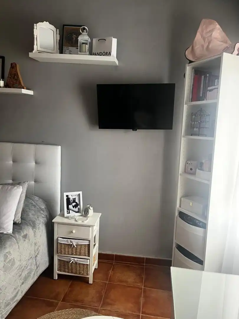 Casa adosada en venda a Plaza de la Constitución, 2, Ribatejada Dormitori de Casa adosada en venda en Ribatejada amb Aire condicionat, Calefacció i Jardí privat