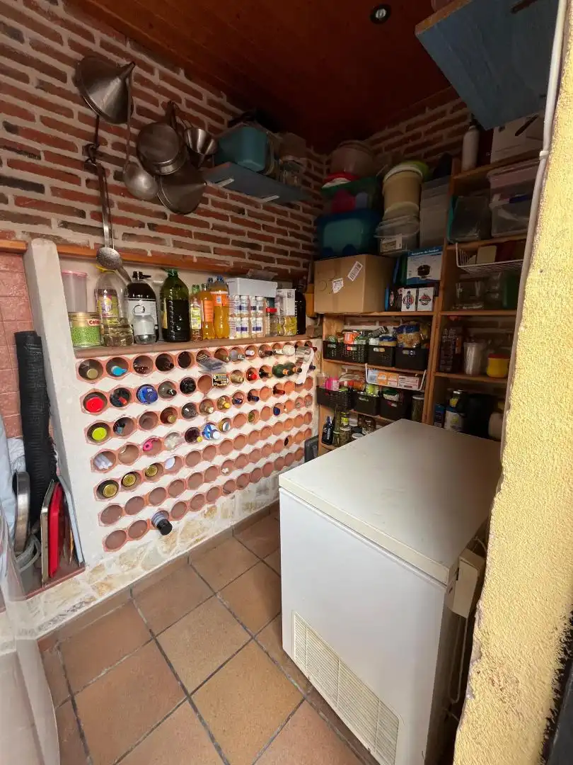 Casa adosada en venda a Plaza de la Constitución, 2, Ribatejada Cuina de Casa adosada en venda en Ribatejada amb Aire condicionat, Calefacció i Jardí privat