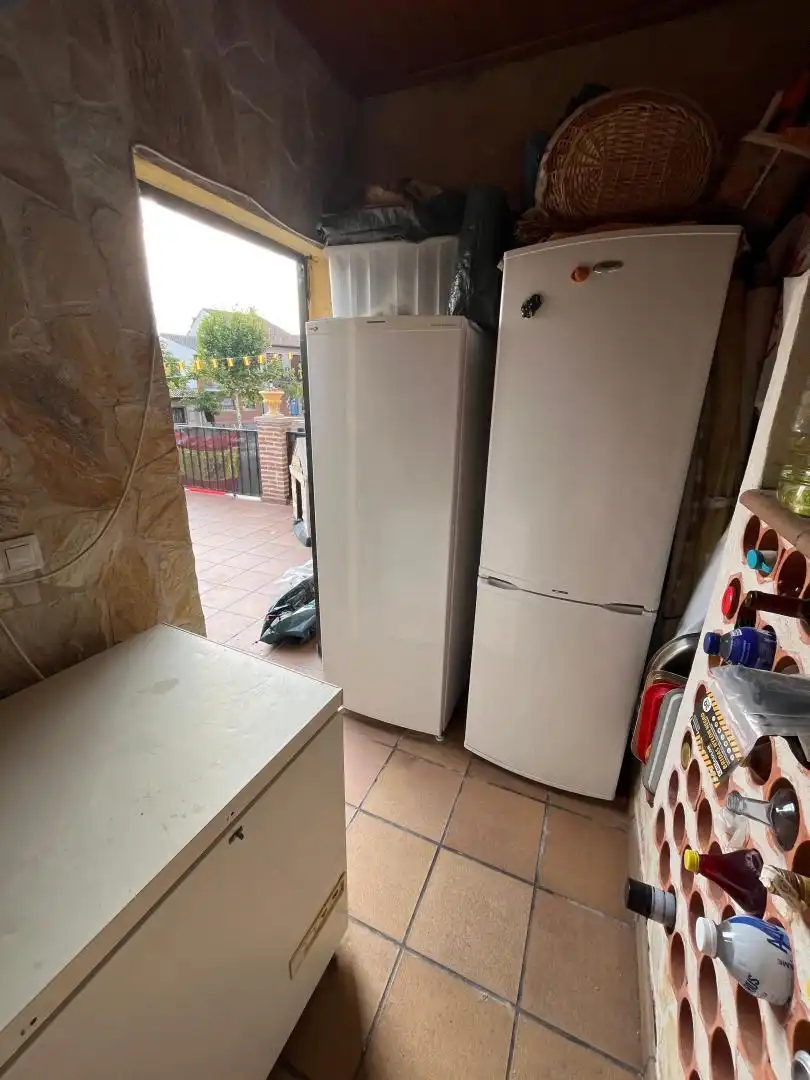 Casa adosada en venda a Plaza de la Constitución, 2, Ribatejada Cuina de Casa adosada en venda en Ribatejada amb Aire condicionat, Calefacció i Jardí privat