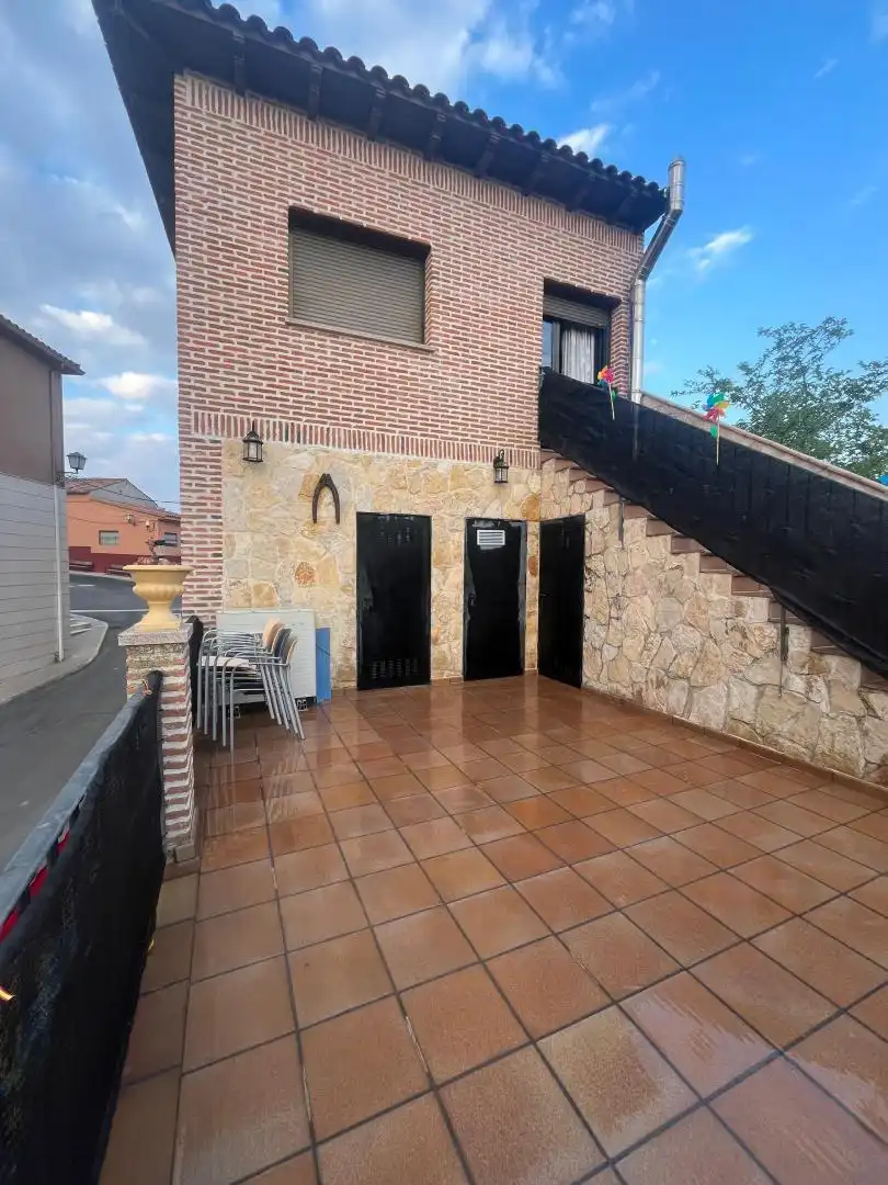 Casa adosada en venda a Plaza de la Constitución, 2, Ribatejada Terrassa de Casa adosada en venda en Ribatejada amb Aire condicionat, Calefacció i Jardí privat