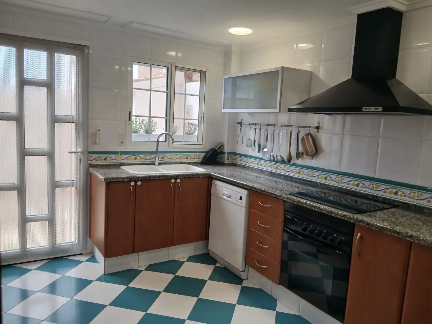 Houses for sale in Carrer de Pablo Neruda, Les Palmeres Kitchen of Houses for sale in Sueca with Private garden, Terrace and Furnished
