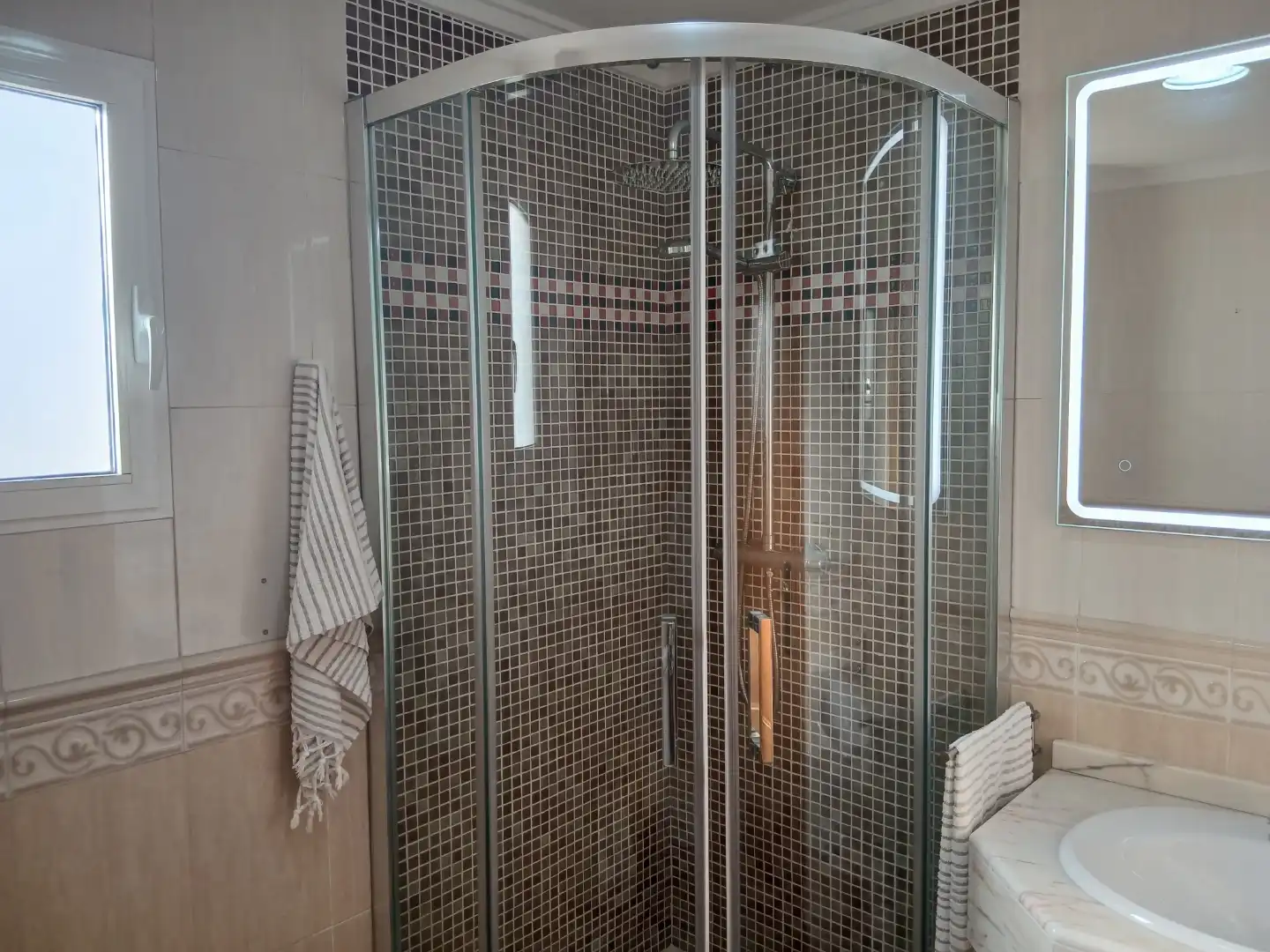 Houses for sale in Carrer de Pablo Neruda, Les Palmeres Bathroom of Houses for sale in Sueca with Air Conditioner and Balcony