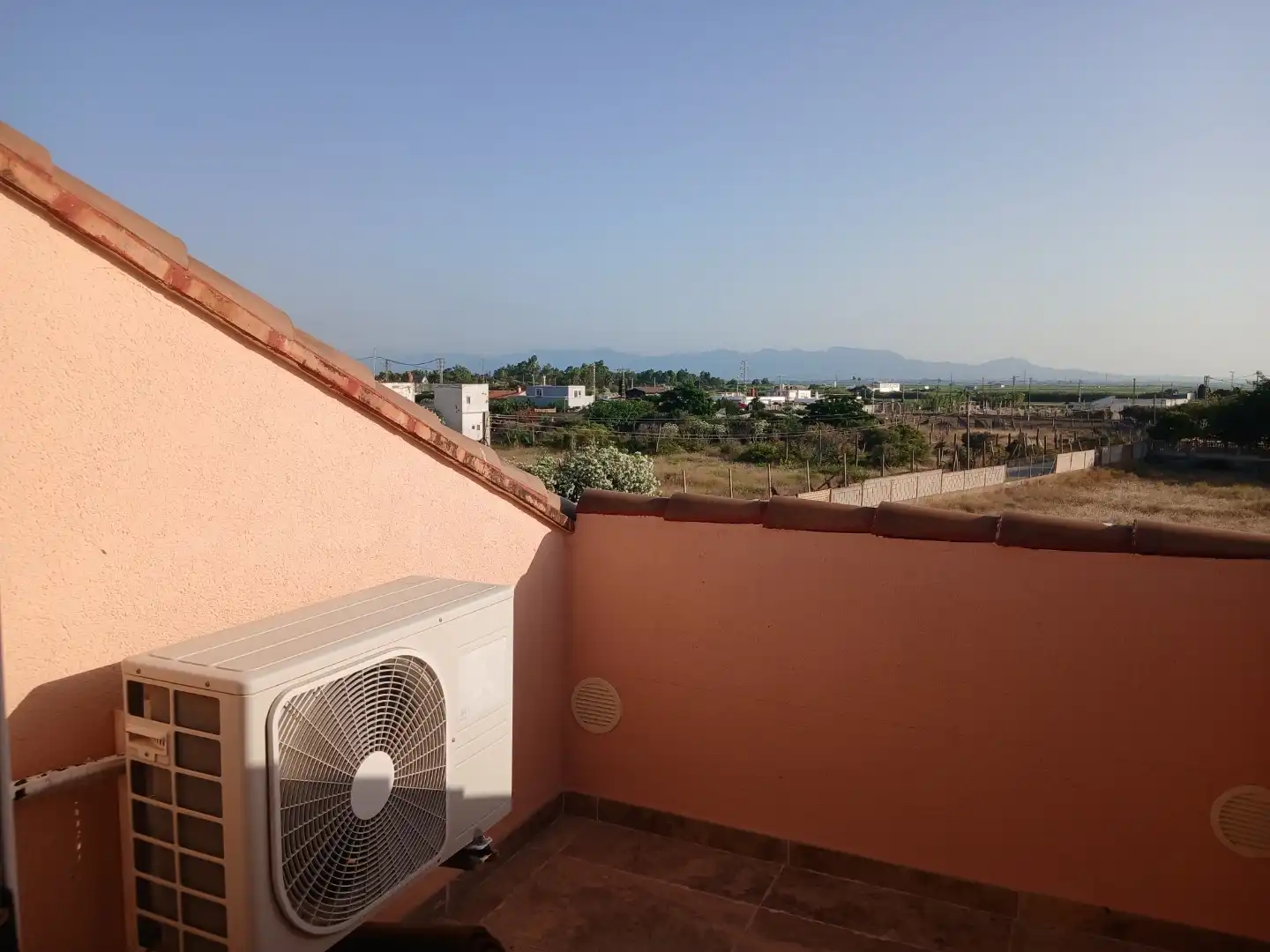 Houses for sale in Carrer de Pablo Neruda, Les Palmeres Terrace of Houses for sale in Sueca with Air Conditioner and Balcony