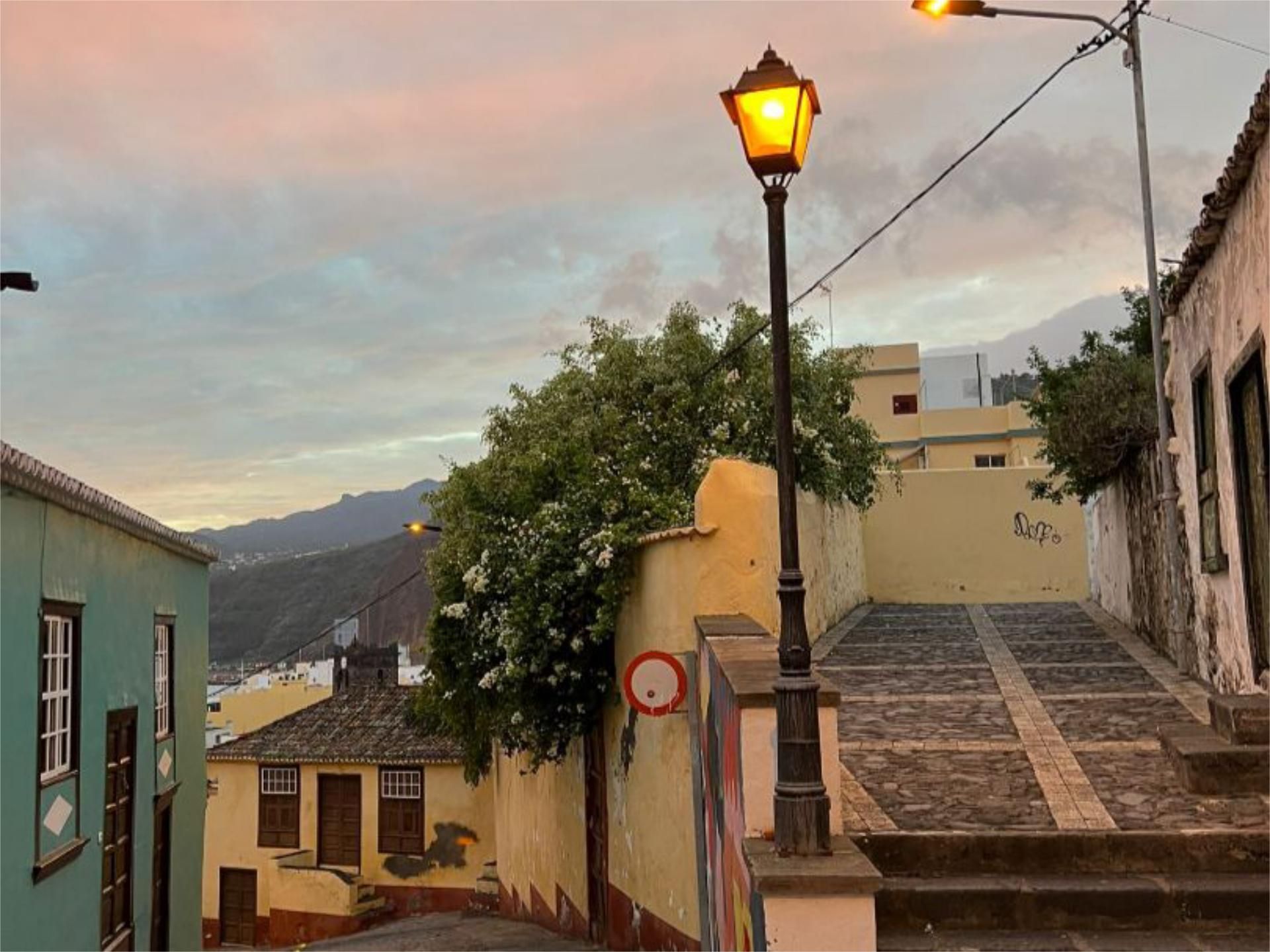 Vista exterior de Casa o xalet en venda en Santa Cruz de la Palma amb Jardí privat, Terrassa i Balcó