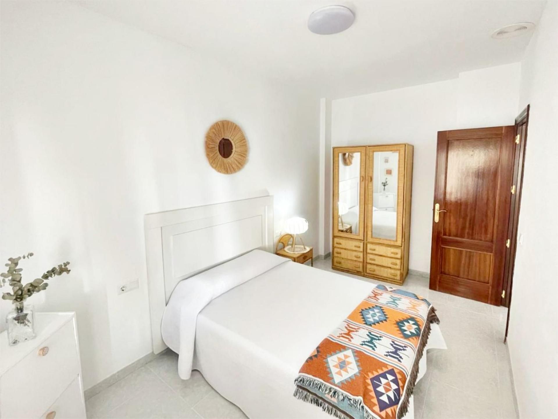 Bedroom of Flat for share in Peal de Becerro  with Air Conditioner, Heating and Terrace