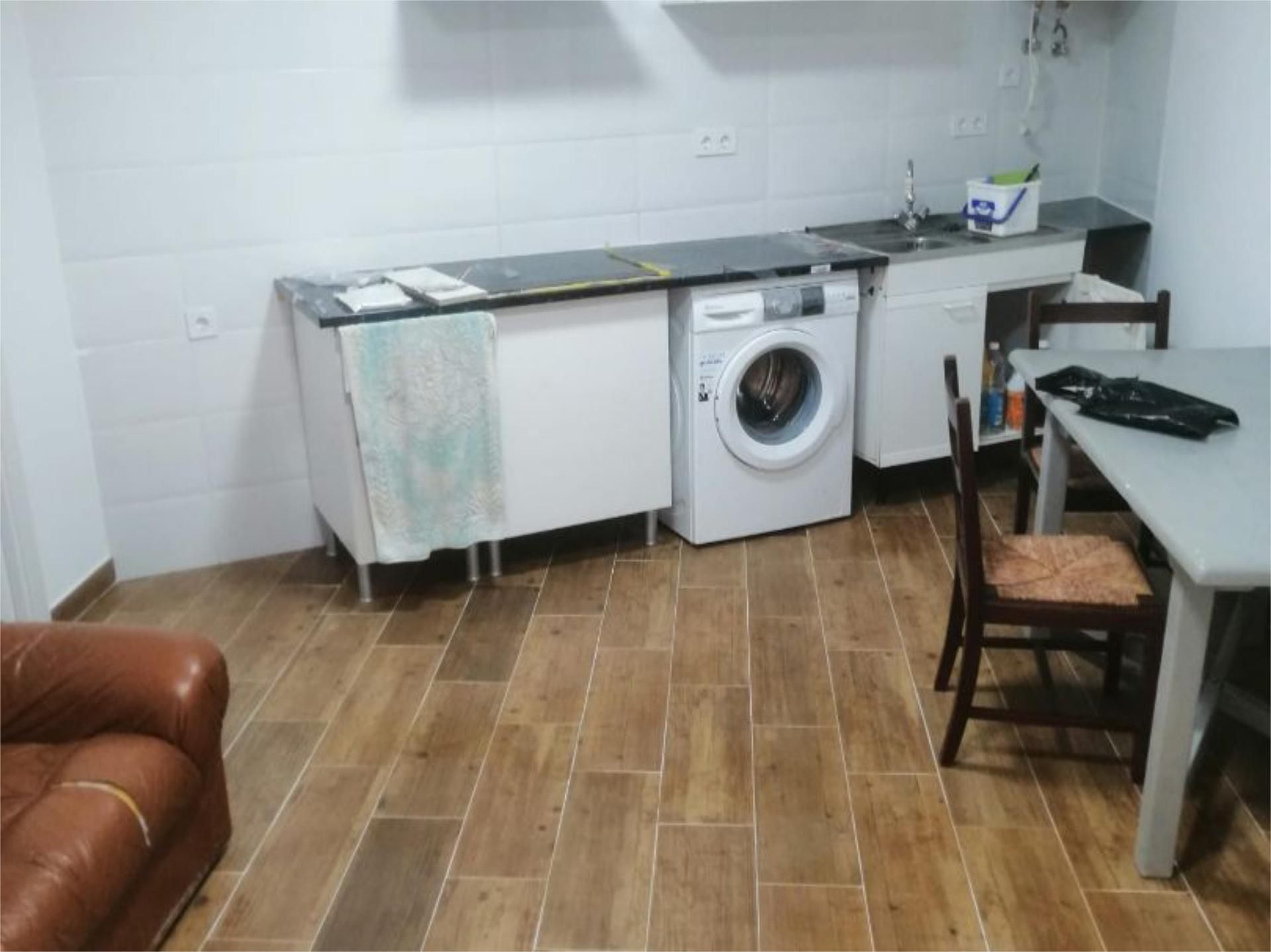 Cuina de Pis de lloguer en Móstoles amb Aire condicionat i Moblat