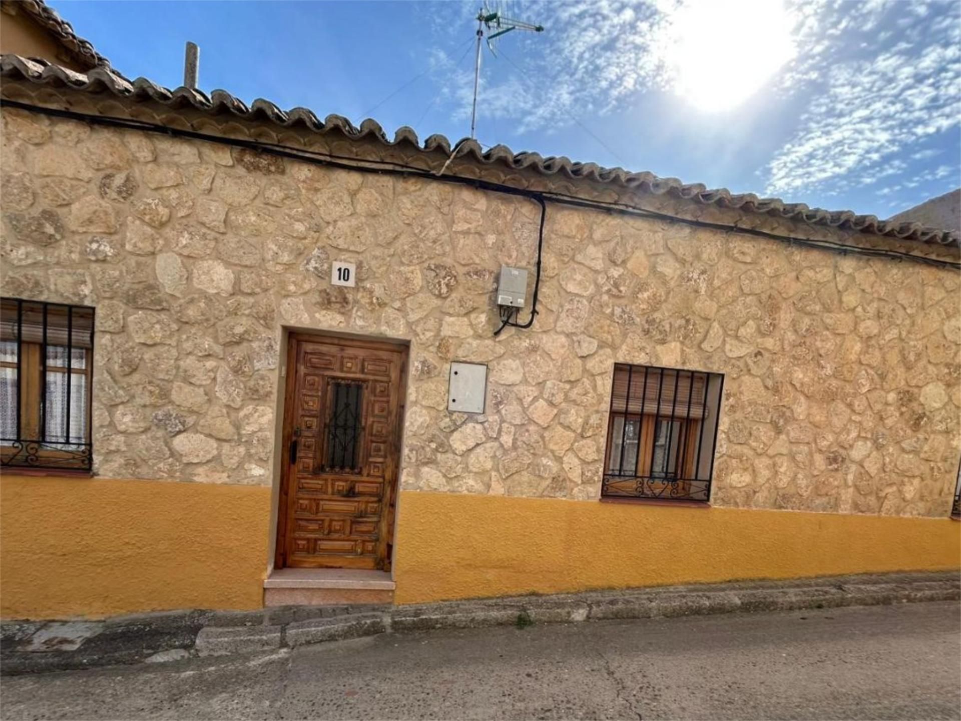 Außenansicht von Wohnung zum Verkauf in Montealegre de Campos mit Heizung, Abstellraum und Möbliert