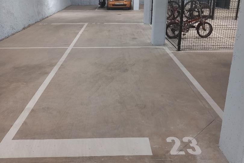 Garaje de alquiler en Camí de Cal Silet, 183, Eixample Sud - La Barceloneta, El Prat de Llobregat - imagen 1 Foto 1 de Garaje de alquiler en Camí de Cal Silet, 183, Eixample Sud - La Barceloneta, El Prat de Llobregat