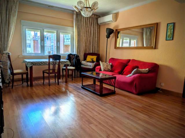 Piso en Venta en Calle de Mauricio Legendre, 27 en Castilla