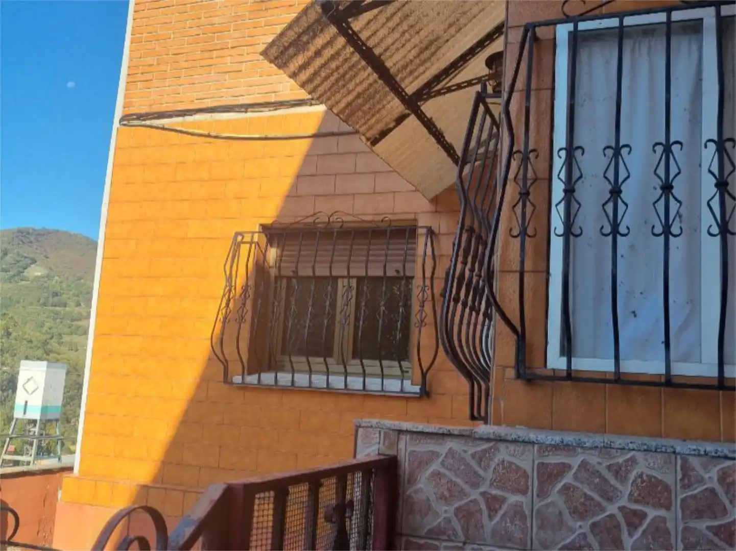 Casa adosada en venta en Calle Bo. Cuarteles Viejos de Sta. Isabel, 30, Aller Terraza de Casa adosada en venta en Aller con Terraza