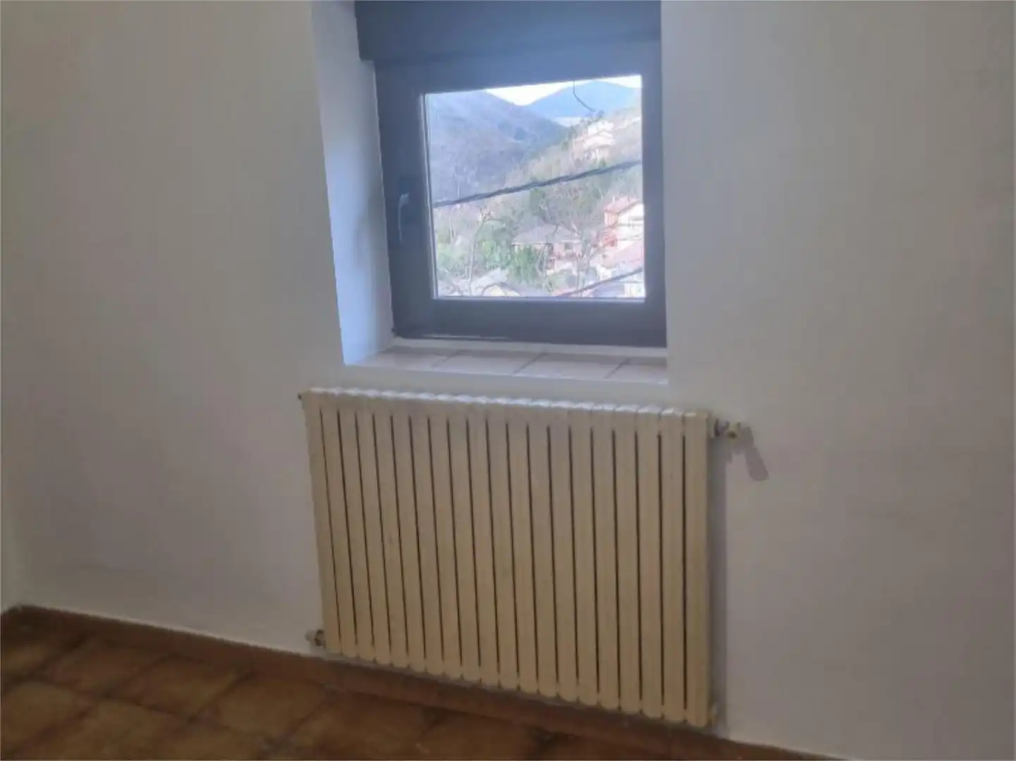 Casa adosada en venta en Calle Bo. Cuarteles Viejos de Sta. Isabel, 30, Aller Terraza de Casa adosada en venta en Aller con Terraza