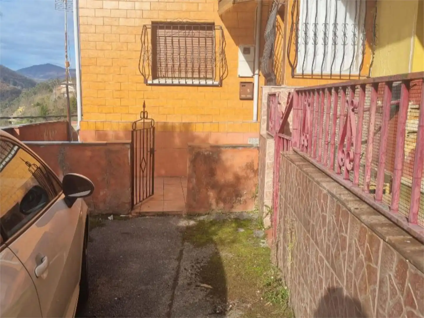 Casa adosada en venta en Calle Bo. Cuarteles Viejos de Sta. Isabel, 30, Aller Vista exterior de Casa adosada en venta en Aller con Terraza