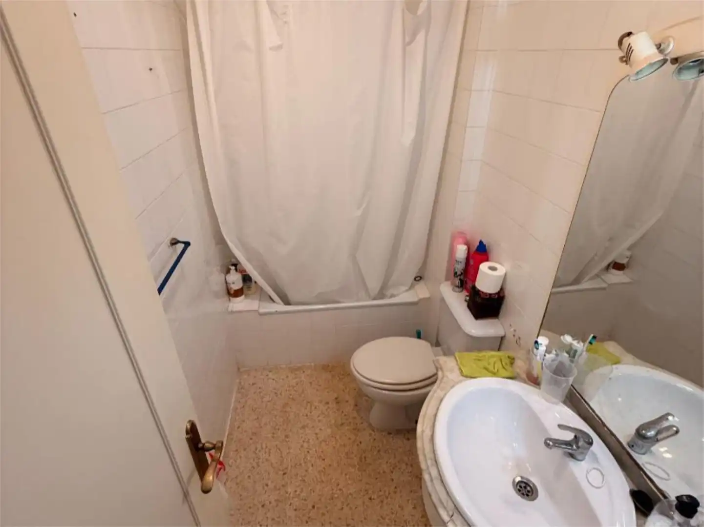 Piso en venta en Calle Francisco Madrigal Marin, 9, Barrio Alto Baño de Piso en venta en San Juan de Aznalfarache con Terraza