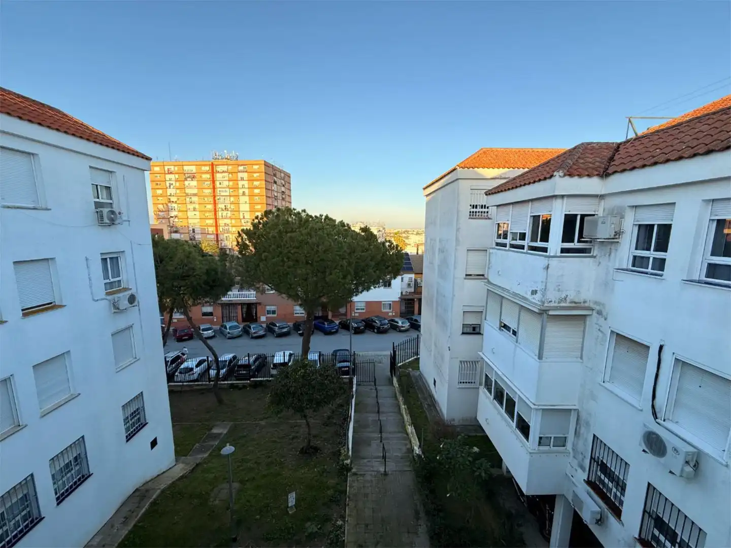 Piso en venta en Calle Francisco Madrigal Marin, 9, Barrio Alto Vista exterior de Piso en venta en San Juan de Aznalfarache con Terraza