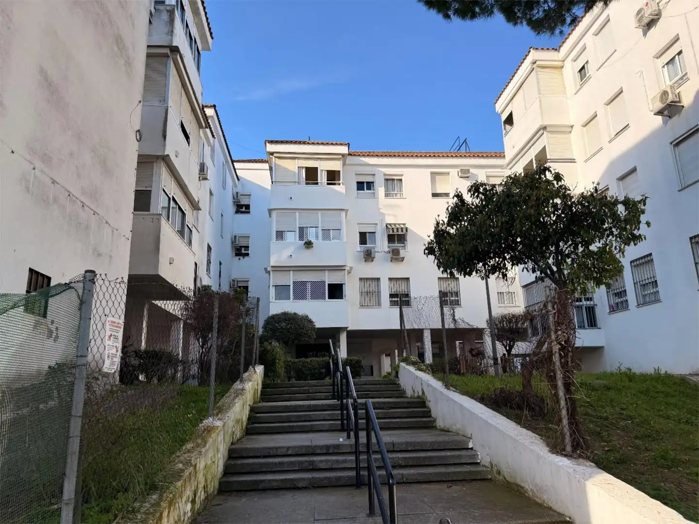 Piso en venta en Calle Francisco Madrigal Marin, 9, Barrio Alto Vista exterior de Piso en venta en San Juan de Aznalfarache con Terraza