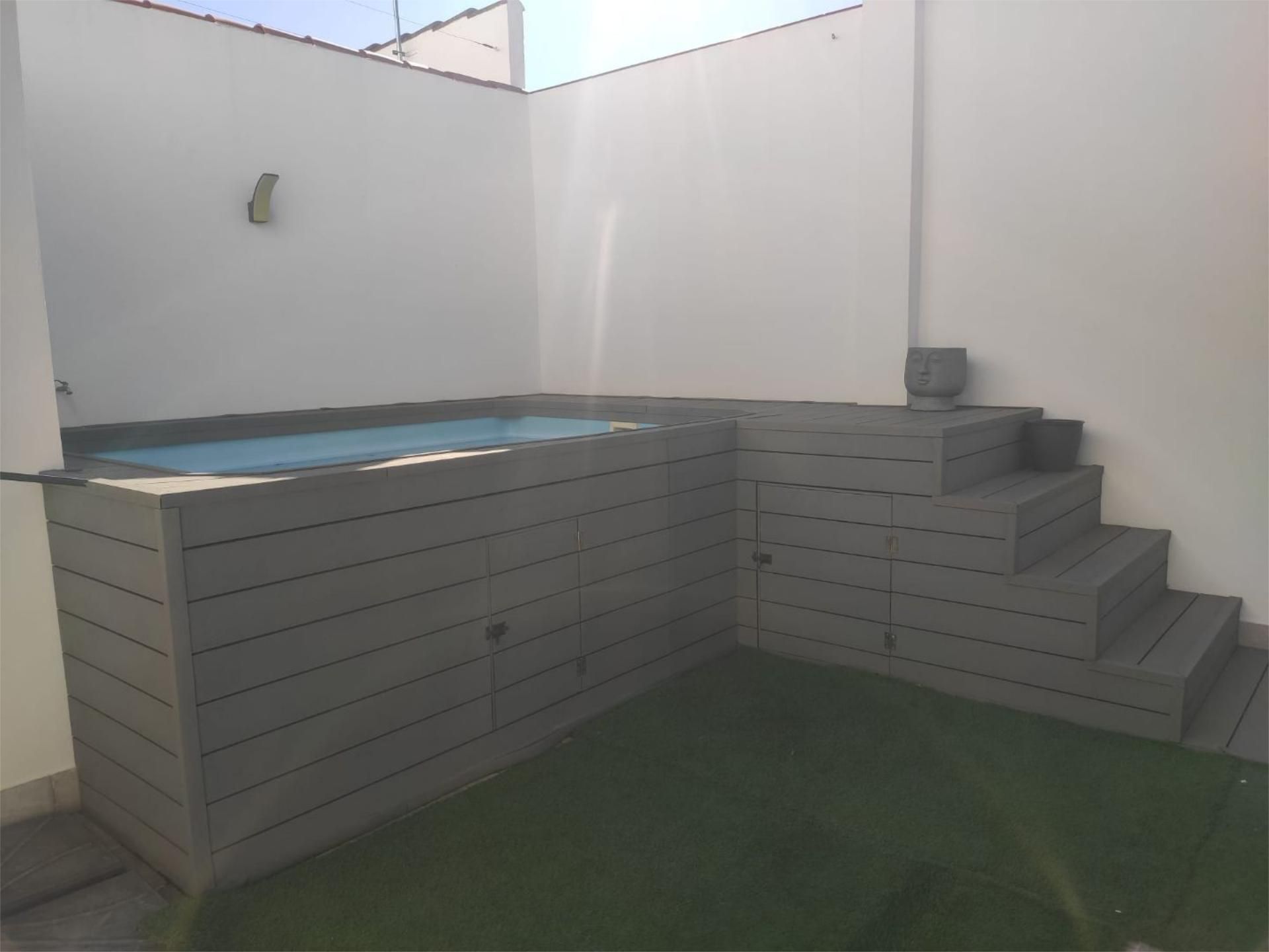 Swimming pool of Single-family semi-detached for sale in Alcalá de Guadaira  with Air Conditioner, Private garden and Terrace