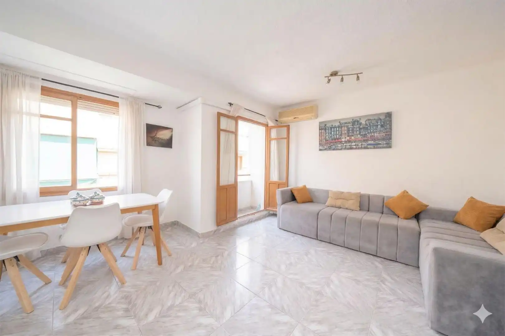 Wohnzimmer von Wohnung zum Verkauf in Alicante / Alacant mit Klimaanlage und Balkon