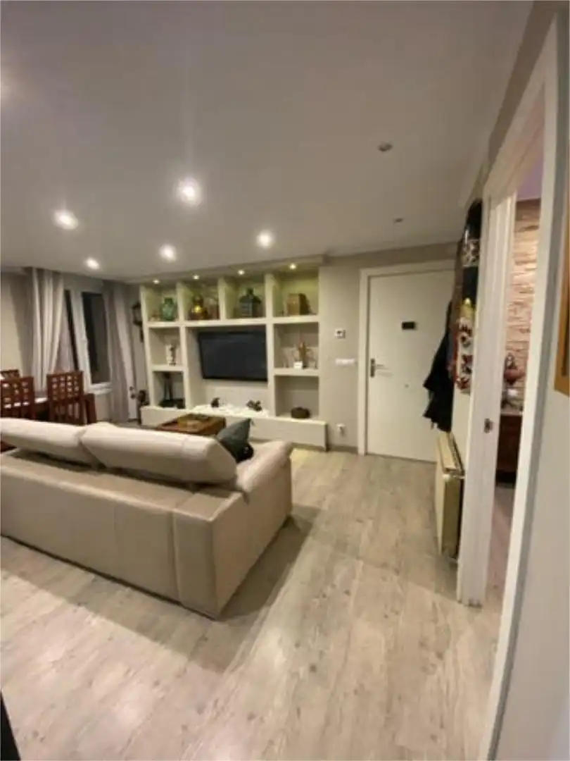 Piso en venta en Amara Sala de estar de Piso en venta en Donostia - San Sebastián con Calefacción y Amueblado