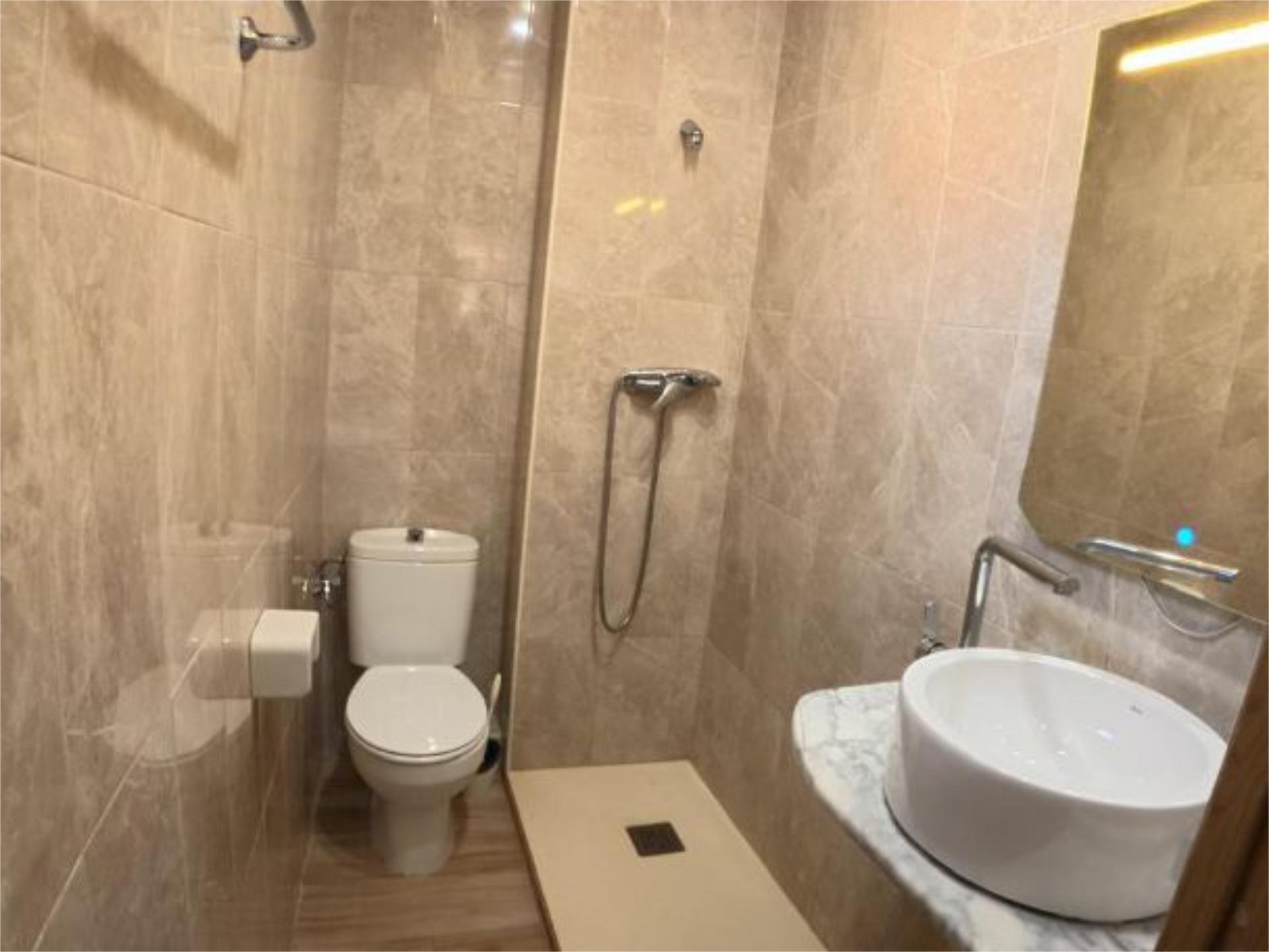 Baño de Piso de alquiler en  Tarragona Capital con Amueblado y Balcón