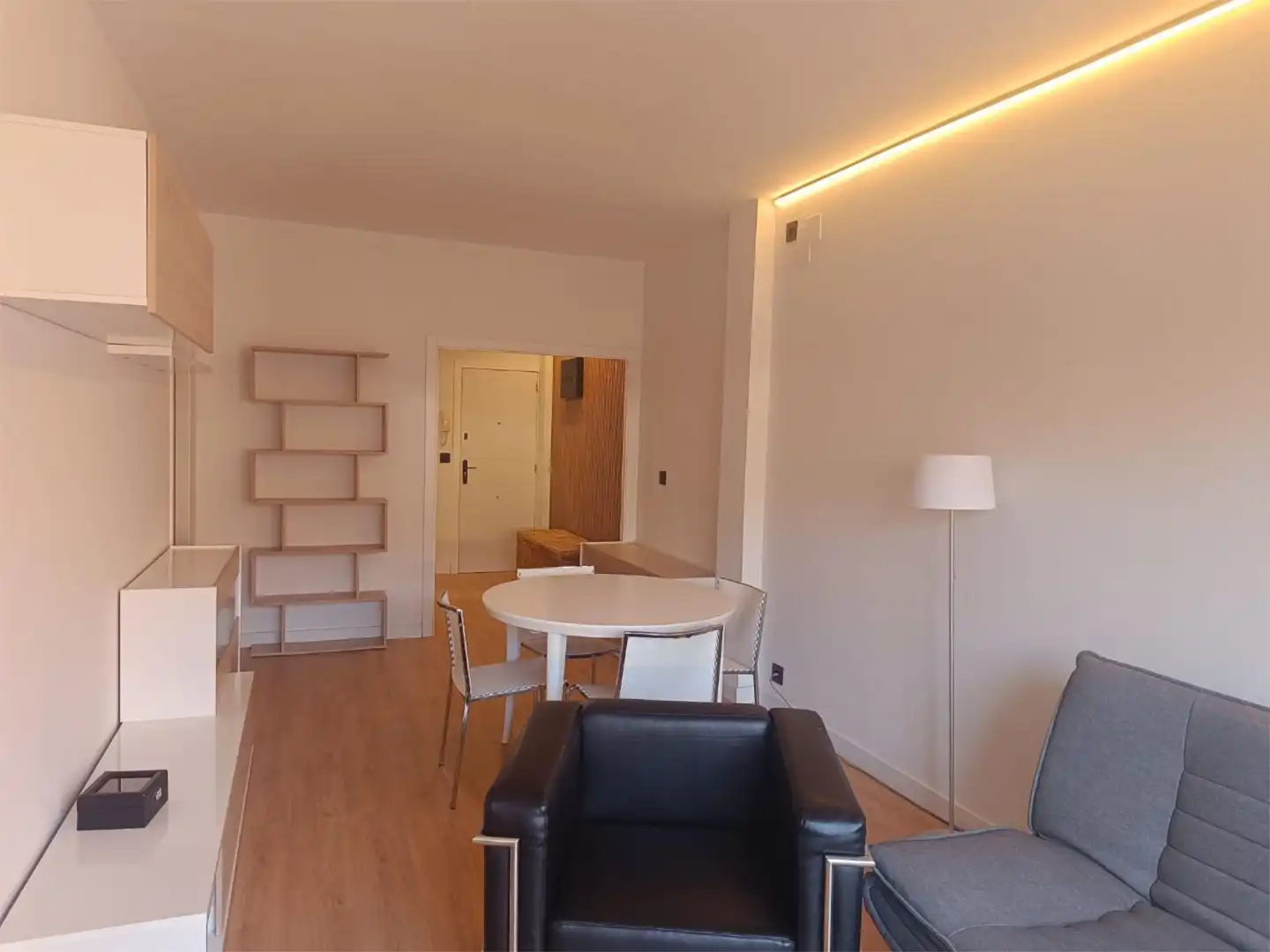 Wohnung zur Miete in Carrer de Pau Alsina, 100, El Camp d'en Grassot i Gràcia Nova Wohnzimmer von Wohnung zur Miete in Barcelona mit Klimaanlage, Heizung und Parkett
