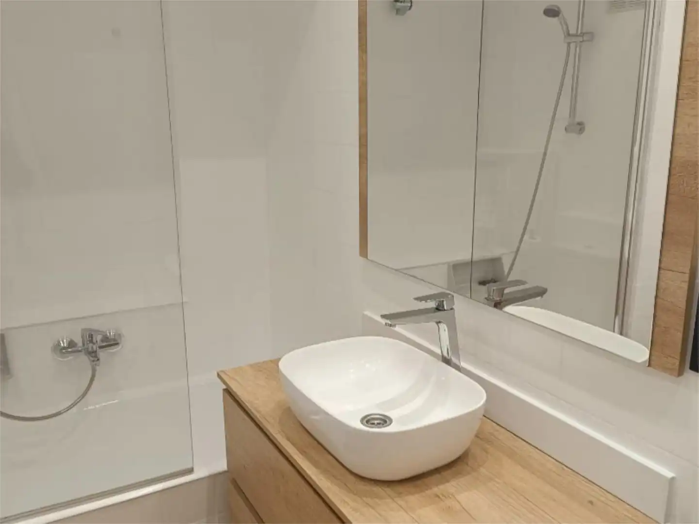 Wohnung zur Miete in Carrer de Pau Alsina, 100, El Camp d'en Grassot i Gràcia Nova Badezimmer von Wohnung zur Miete in Barcelona mit Klimaanlage, Heizung und Parkett