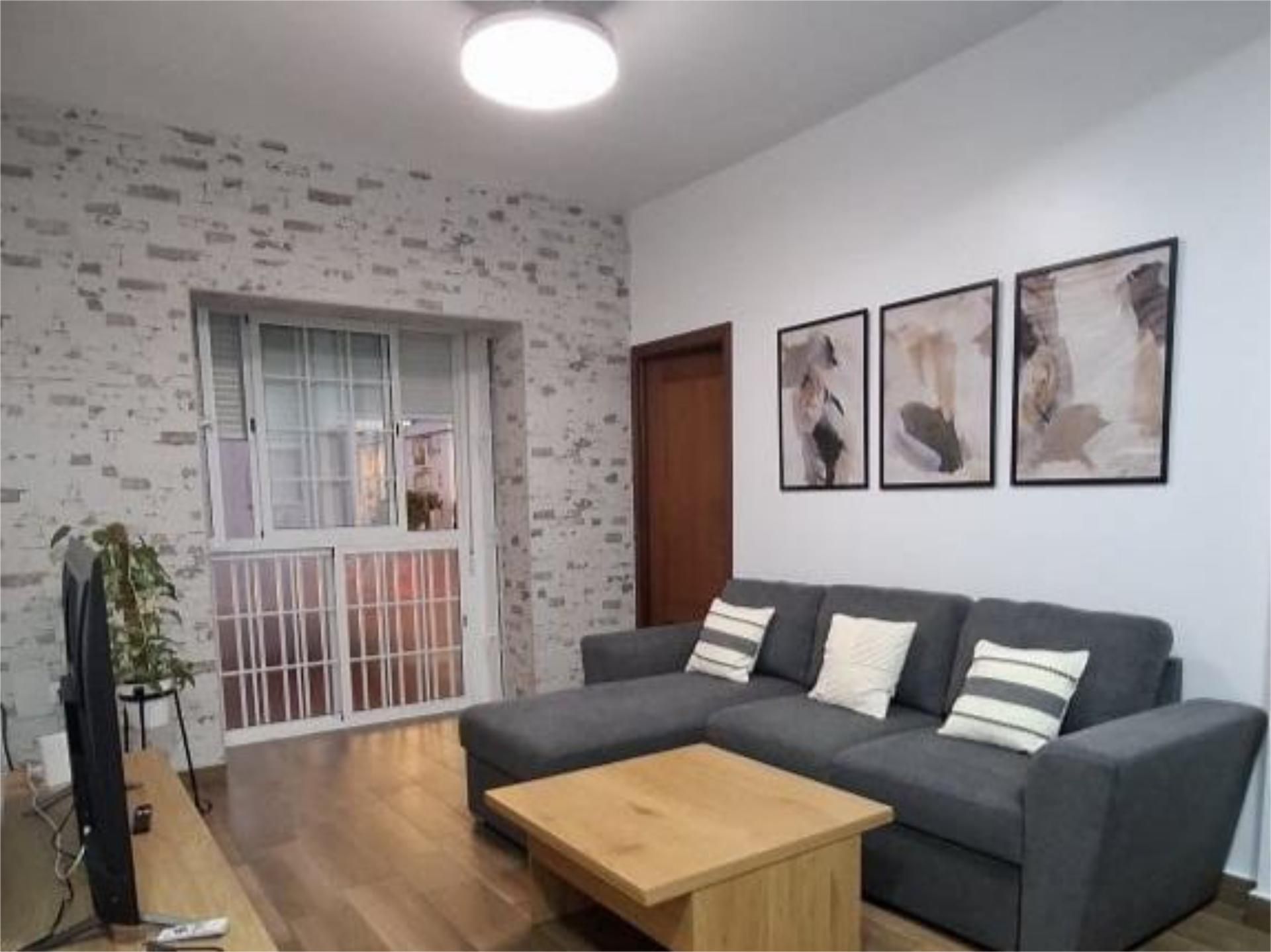 Living room of Flat for share in Jerez de la Frontera  with Air Conditioner, Heating and Parquet flooring