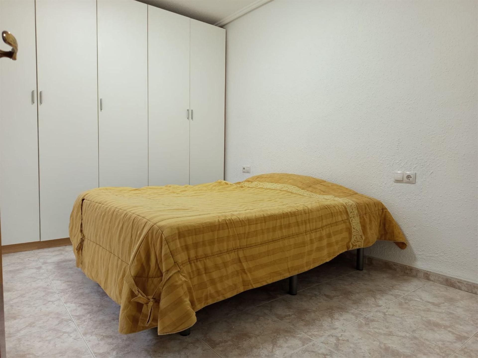 Dormitori de Pis de lloguer en  Valencia Capital amb Aire condicionat, Terrassa i Balcó