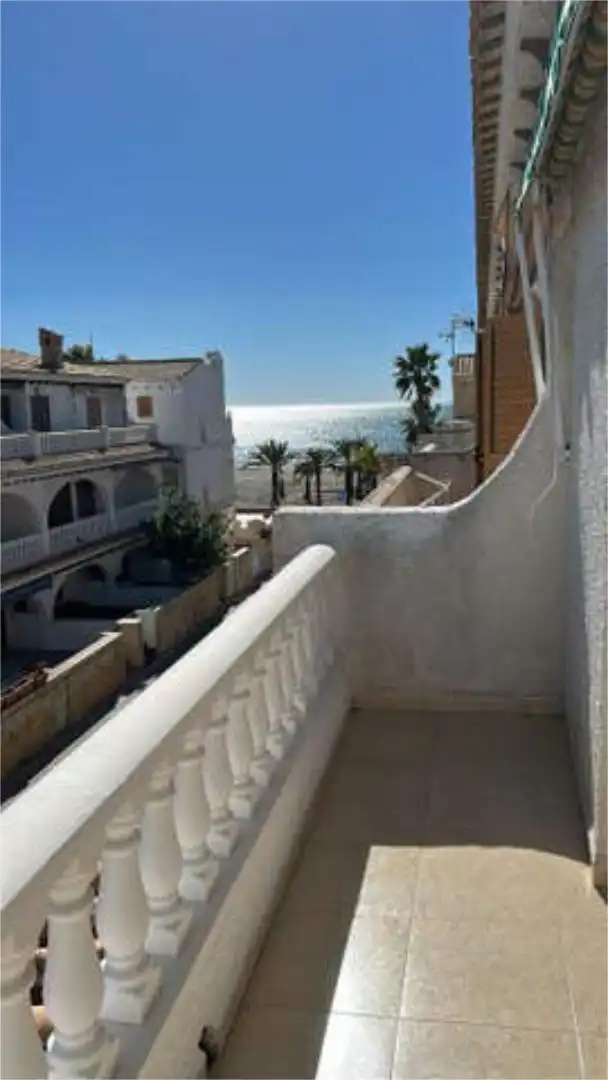 Casa o xalet en venda a Playa Tamarit - Playa Lissa Vista exterior de Casa o xalet en venda en Santa Pola amb Terrassa