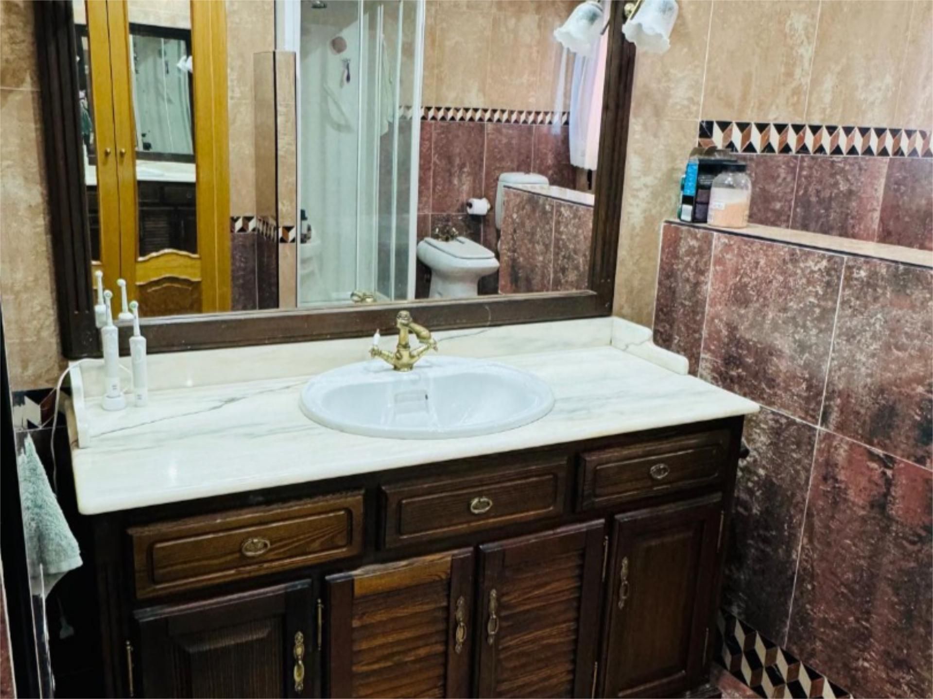 Baño de Piso de alquiler en  Toledo Capital con Aire acondicionado, Calefacción y Parquet