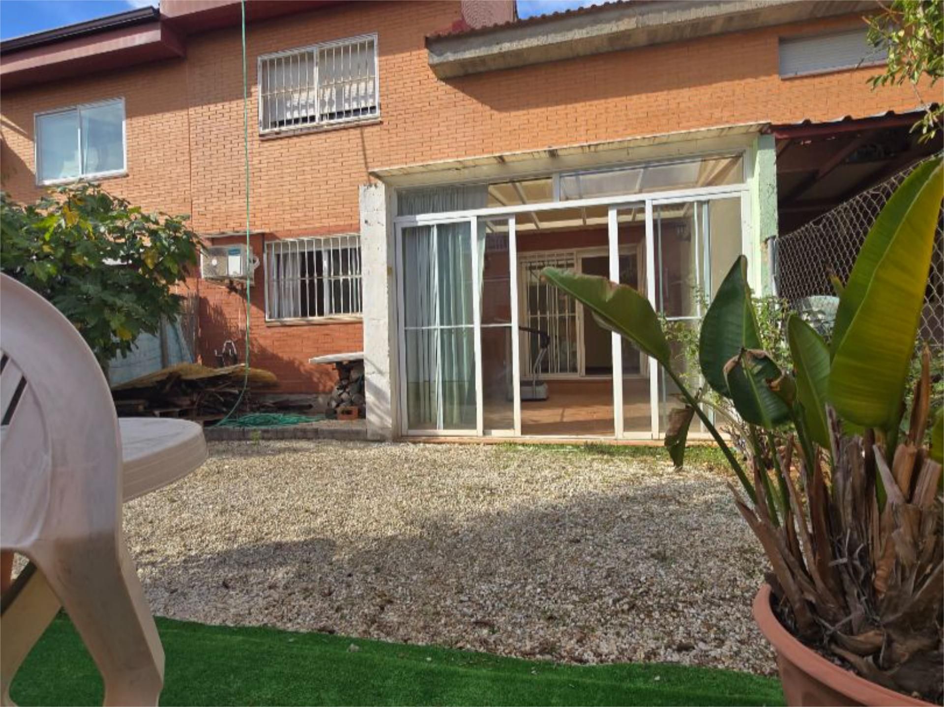 Casa adosada en venta en Meco pueblo Jardín de Casa adosada en venta en Meco con Aire acondicionado