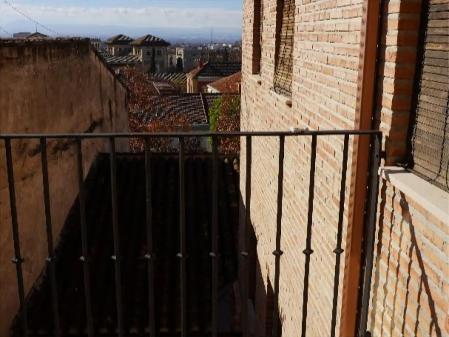 Flat for rent in Calle Acera de San Ildefonso, 12, San Ildefonso Balcony of Flat for rent in Granada with Air Conditioner, Heating and Terrace