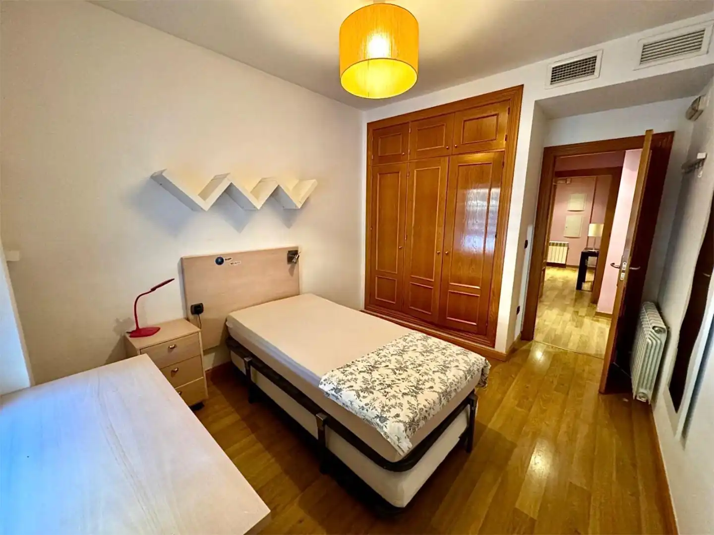 Flat for rent in Plaza de San Lázaro, 13, Plaza de Toros Bedroom of Flat for rent in Granada with Air Conditioner, Heating and Furnished