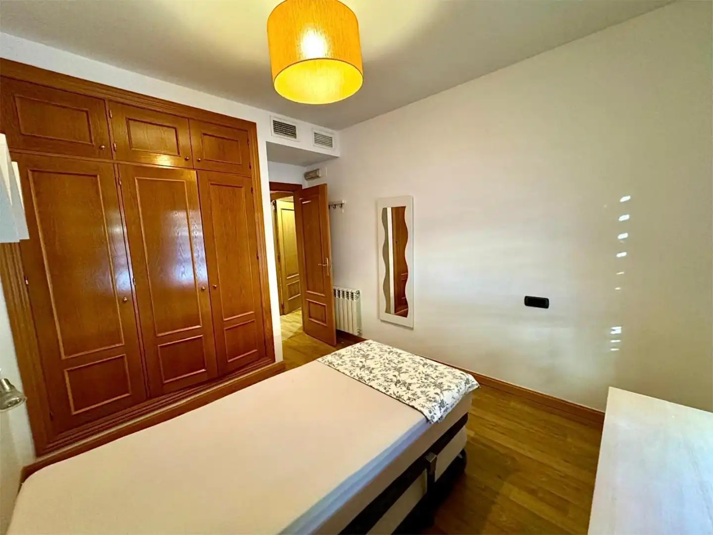 Flat for rent in Plaza de San Lázaro, 13, Plaza de Toros Bedroom of Flat for rent in Granada with Air Conditioner, Heating and Furnished