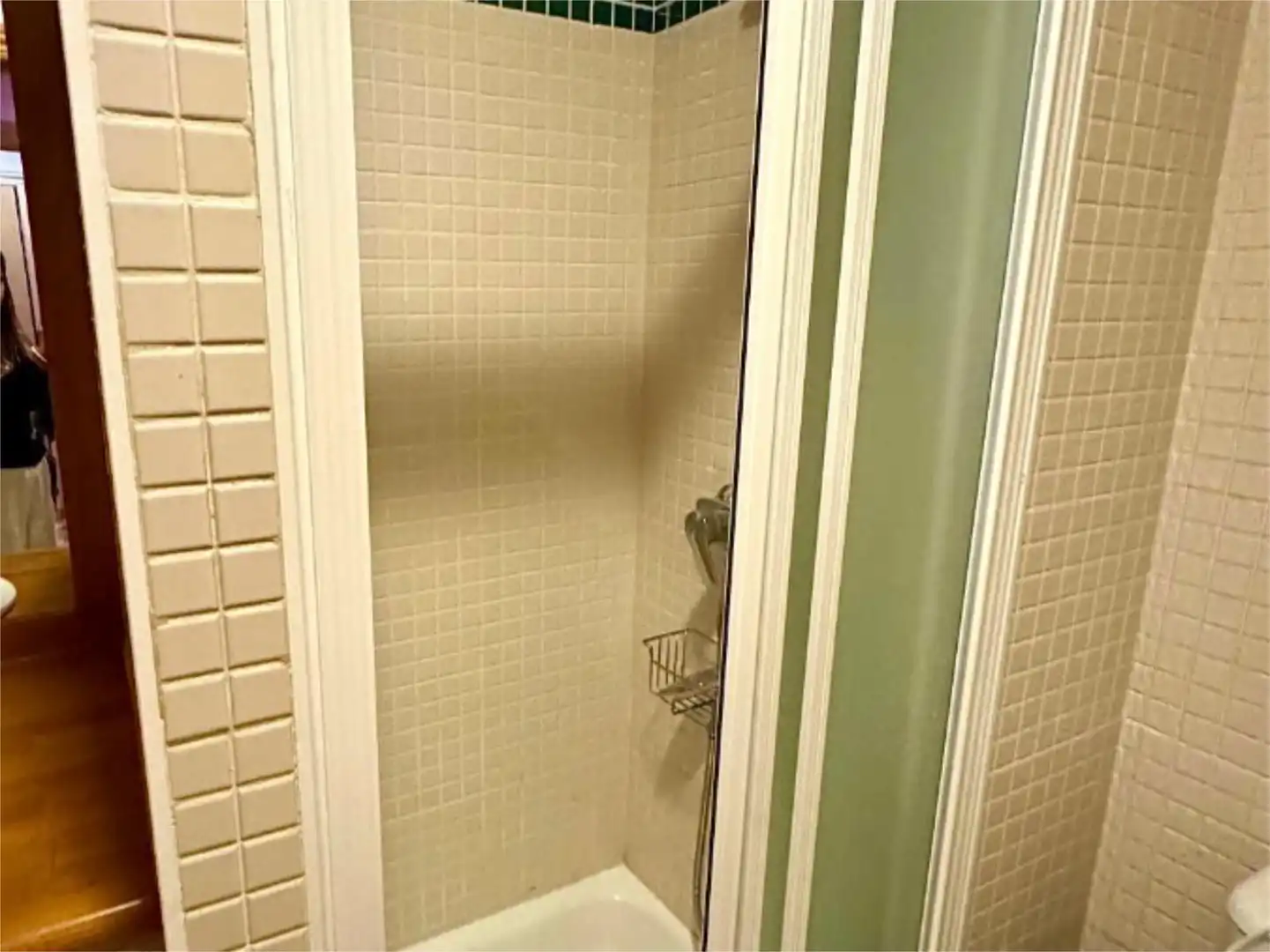 Flat for rent in Plaza de San Lázaro, 13, Plaza de Toros Bathroom of Flat for rent in Granada with Air Conditioner, Heating and Furnished