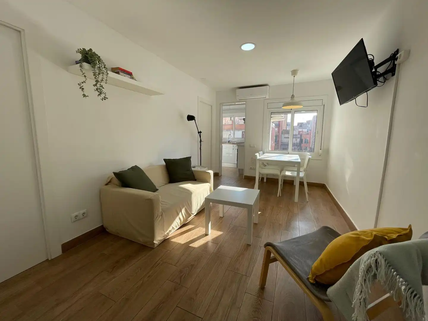 Pis en venda a Carrer Mas, 105, Collblanc Sala d'estar de Pis en venda en L'Hospitalet de Llobregat amb Aire condicionat i Balcó