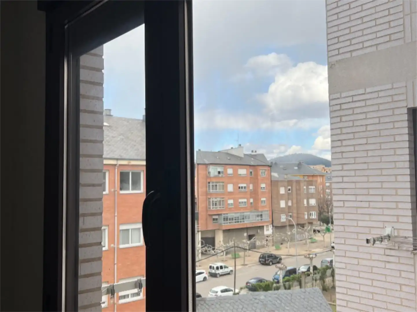 Pis en venda a Avenida de Portugal, 118, Flores de Sil - La Placa Vista exterior de Pis en venda en Ponferrada