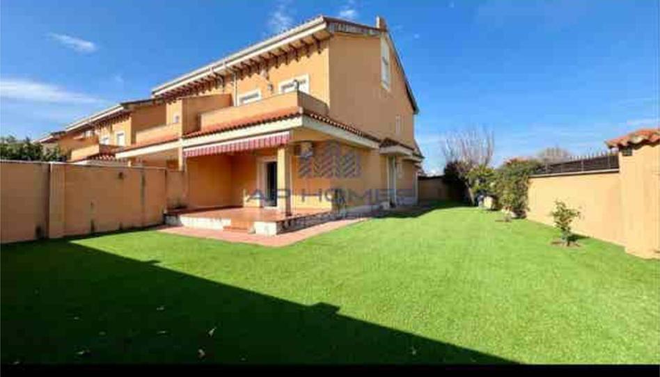 Casa adosada en venta en Ribera del Tajo, Talavera de la Reina - imagen 1 Foto 1 de Casa adosada en venta en Ribera del Tajo, Talavera de la Reina