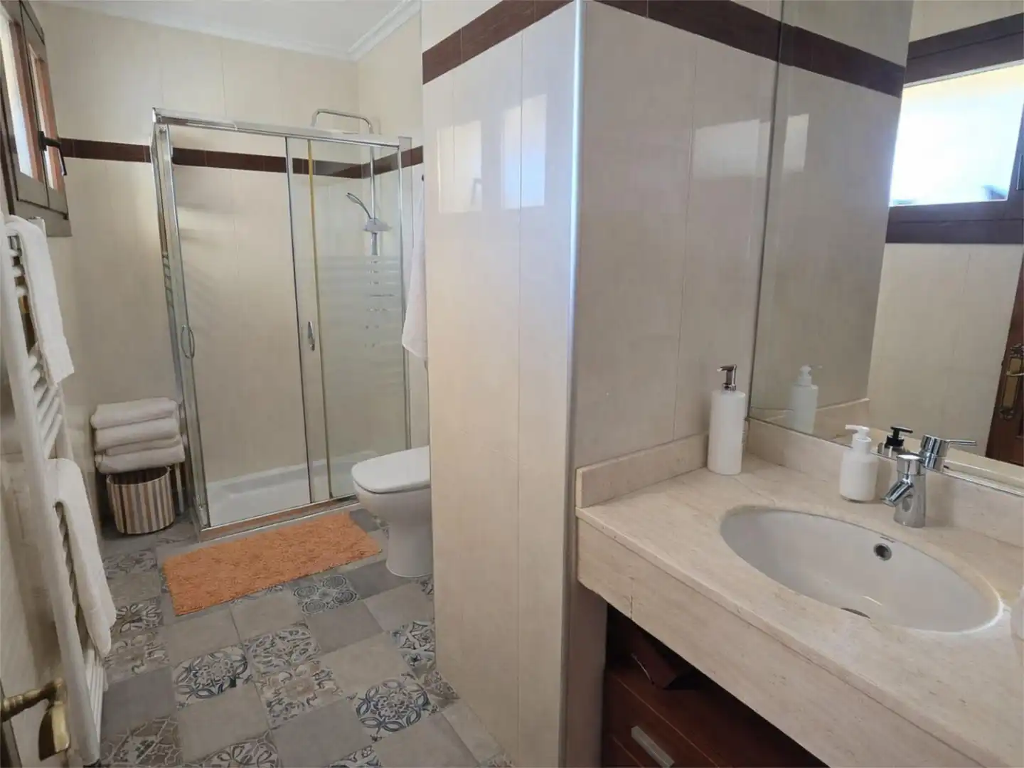 Bathroom of Flat for sale in León Capital   with Heating, Parquet flooring and Terrace