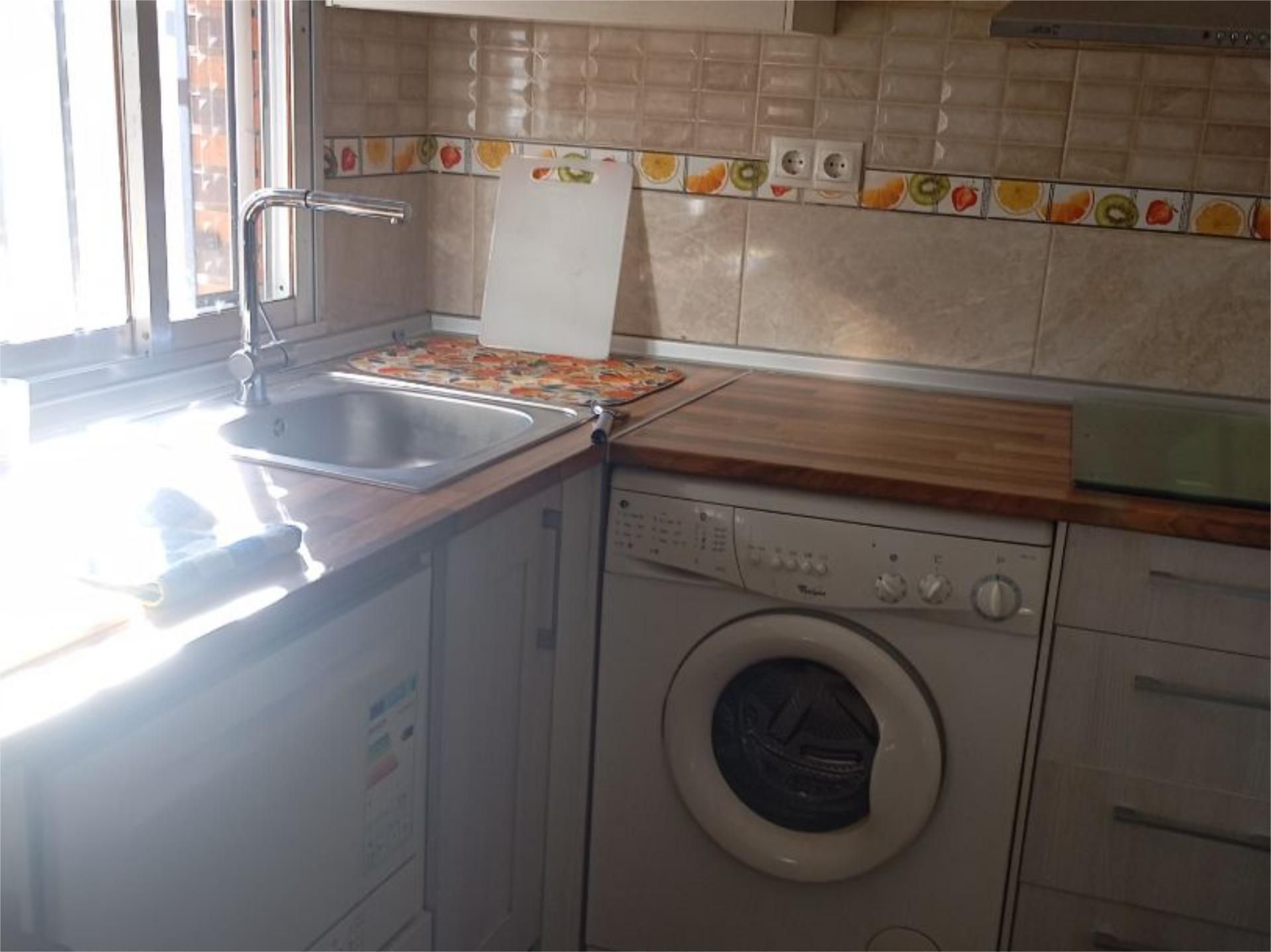 Cocina de Estudio de alquiler en El Hoyo de Pinares  con Amueblado