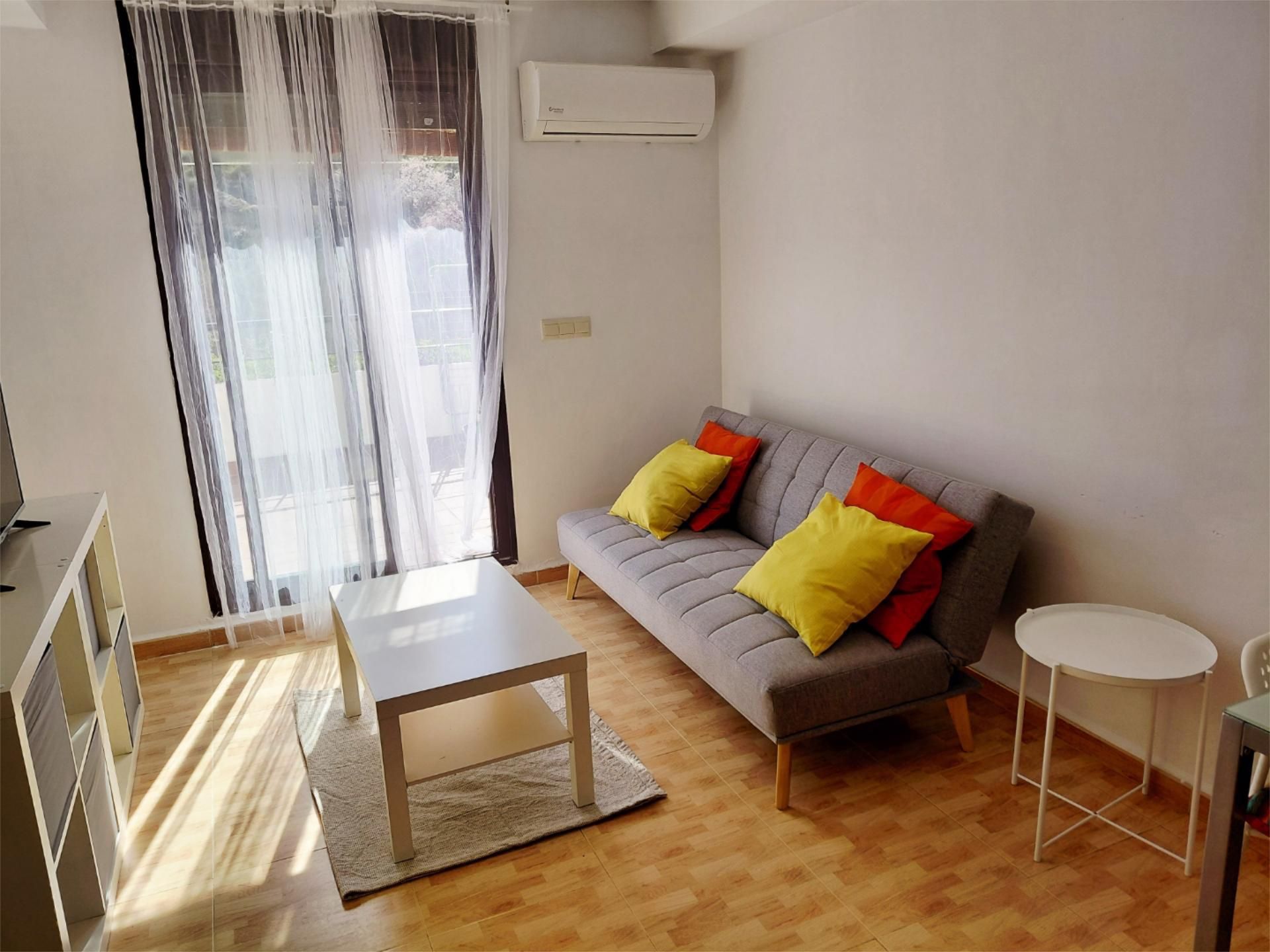 Sala de estar de Apartamento de alquiler en Pinos Genil con Aire acondicionado, Calefacción y Parquet