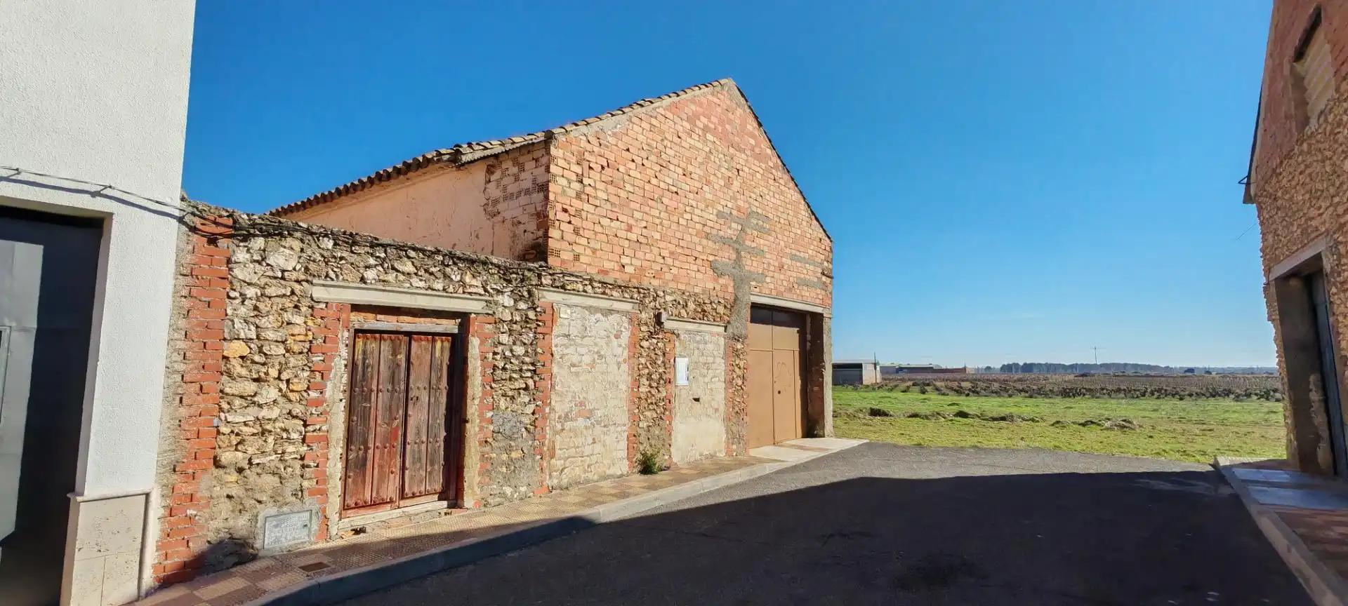 Vista exterior de Local en venta en Villarrubia de los Ojos