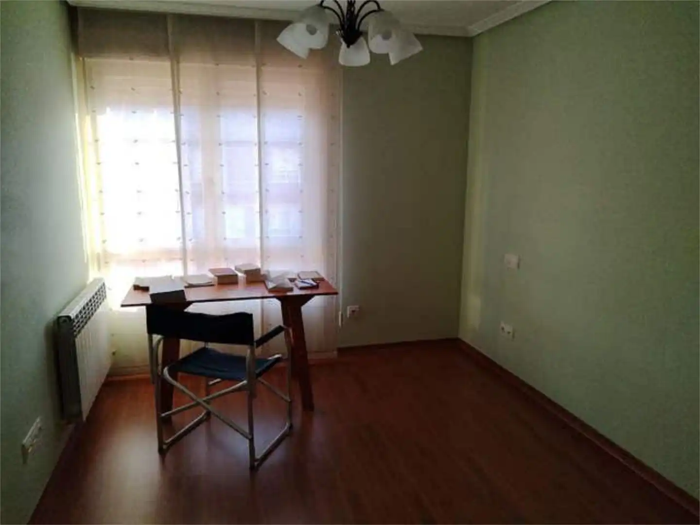 Casa adosada en venta en Nájera Habitación de Casa adosada en venta en Nájera con Calefacción, Jardín privado y Terraza