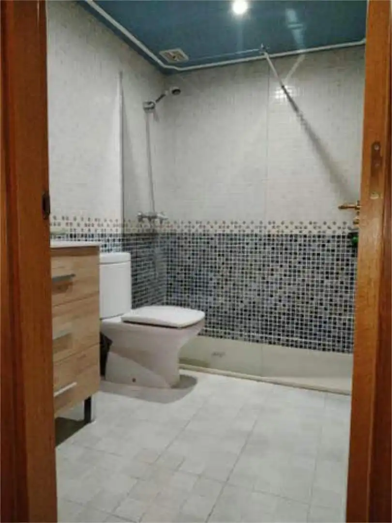 Casa adosada en venta en Nájera Baño de Casa adosada en venta en Nájera con Calefacción, Jardín privado y Terraza