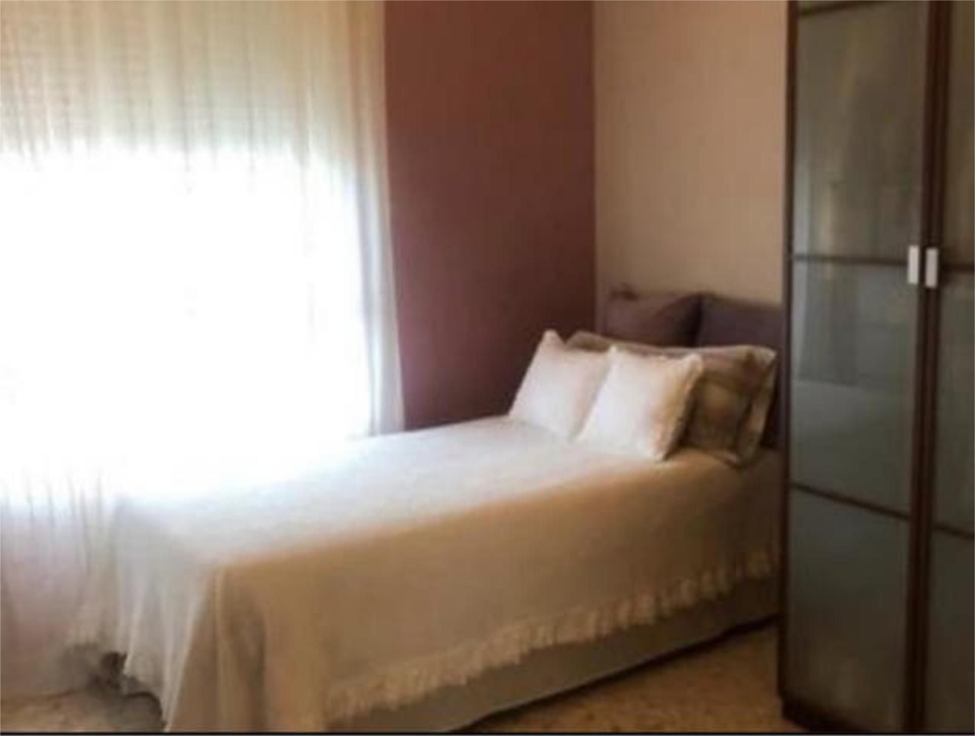 Piso en venta en Torre Cruz - Los Molinos Habitación de Piso en venta en Utrera con Calefacción, Jardín privado y Trastero