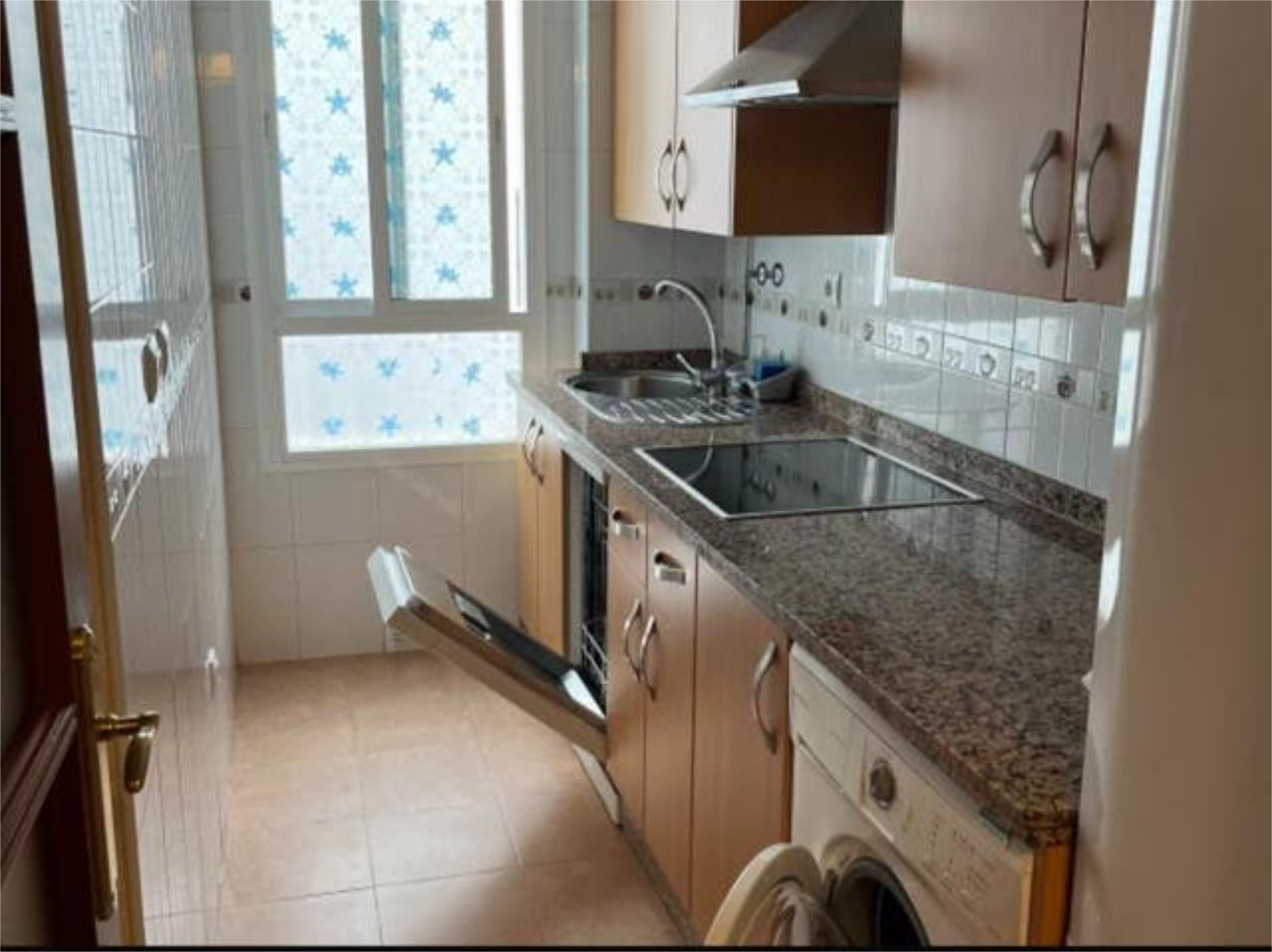 Cuina de Pis en venda en Utrera amb Calefacció, Jardí privat i Traster